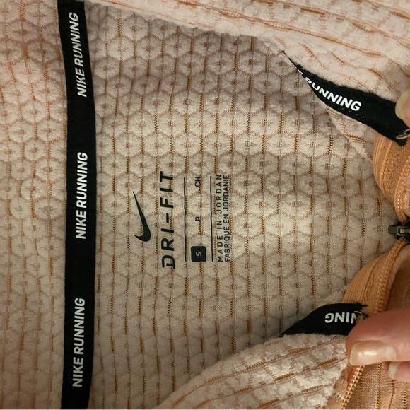Nike cold weather DriFit running top. Size small. Light pink. - Picture 6 of 7